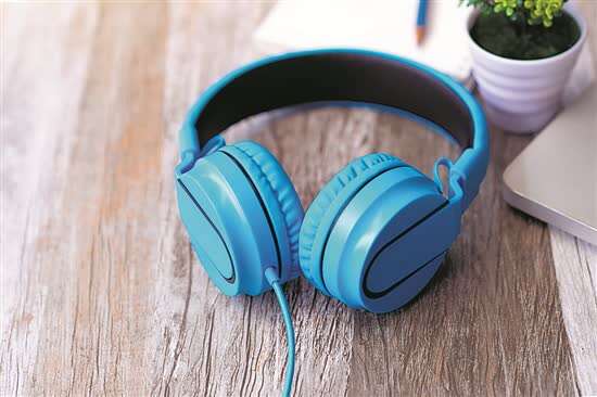 耳机：“听”出现代人对生活的态度