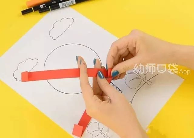 幼儿园手眼协调能力训练活动_小班幼儿手指游戏教研专题小结_3~6岁儿童手部精细动作发展游戏