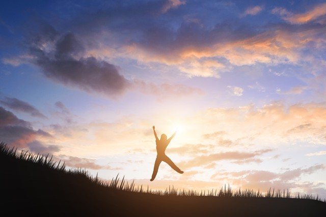 夜深人静心里泛起悸动_平凡中的陪伴最动人_遇见你很幸福的句子