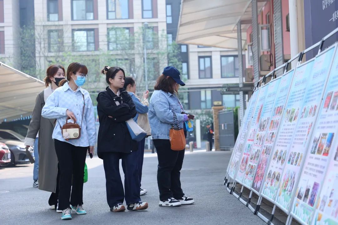 群英幼儿园自主游戏观摩_幼儿园高质量发展交流会_小班游戏专题小结