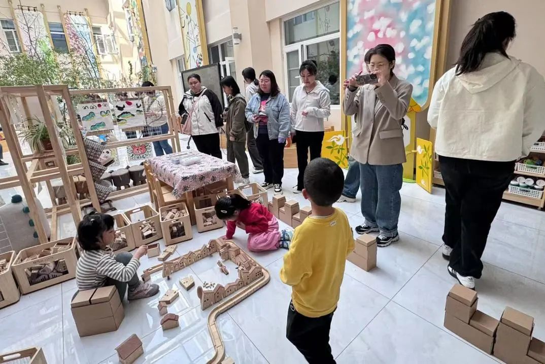 小班游戏专题小结_群英幼儿园自主游戏观摩_幼儿园高质量发展交流会