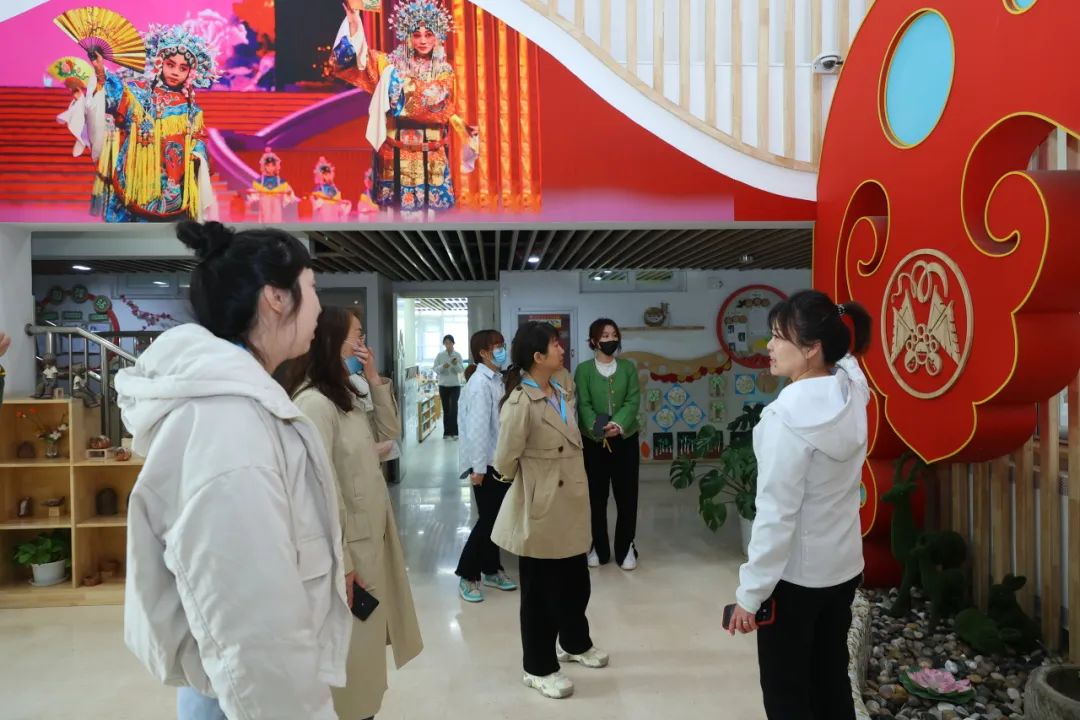 小班游戏专题小结_幼儿园高质量发展交流会_群英幼儿园自主游戏观摩