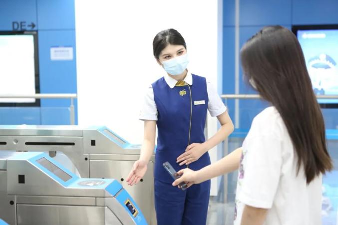 郑州地铁大学生免费乘车_郑州晚报地铁报 生活 应用 app_郑州地铁学生优惠乘车政策