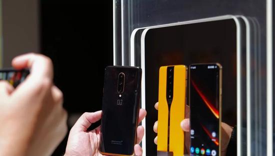  会发光的裙子设计 _3D打印办公大楼技术 _生活黑科技应用