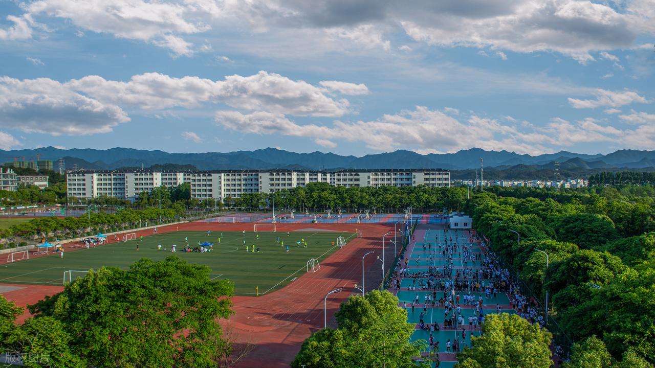 广东高州中学高考成绩_2025届茂名一中校花_茂名市第一中学奥校班
