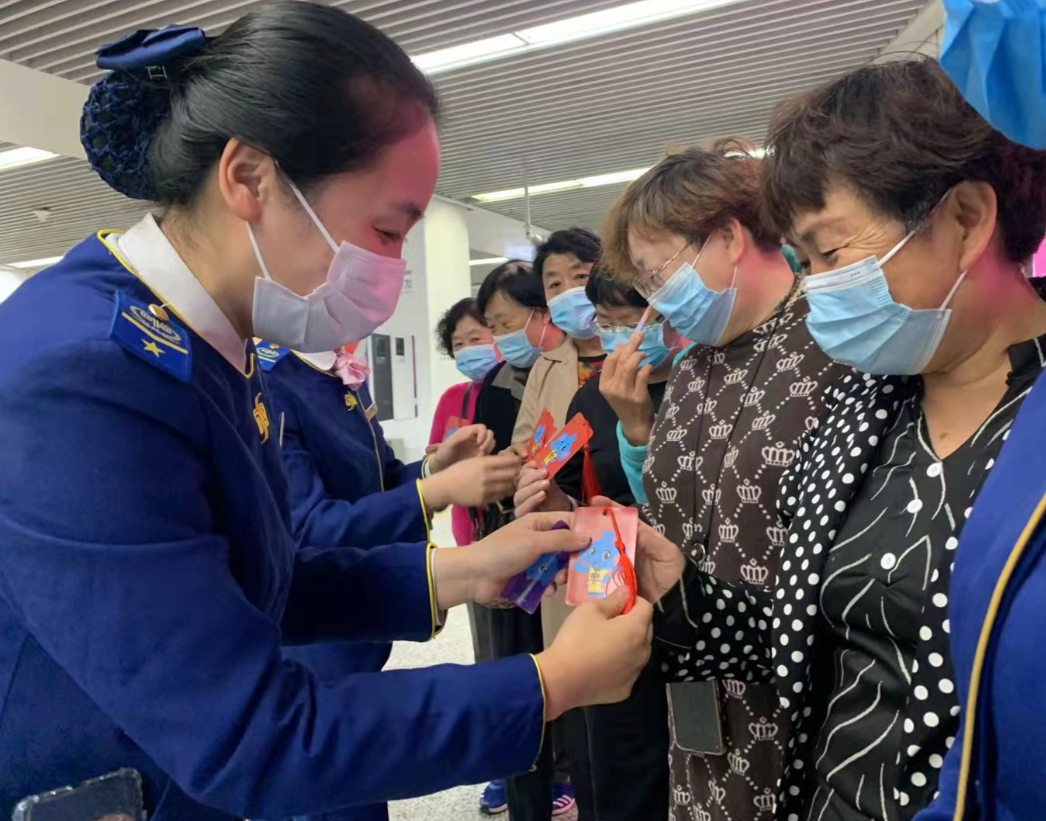 郑州郑好办长辈关怀版上线_郑州晚报地铁报 生活 应用 app_郑州地铁1号线敬老候车区