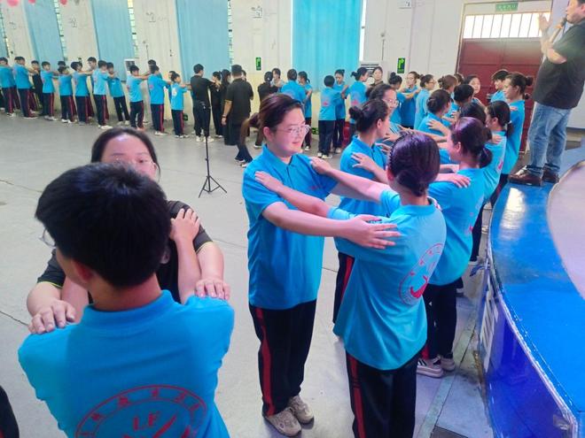 留守儿童网瘾问题_沉迷游戏伤身新闻_网瘾少年成因分析