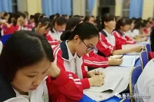 选择物化生组合学科 物理化学生物谁更难？