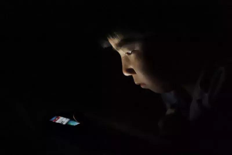 沉迷游戏伤身新闻_青少年游戏沉迷危害_长时间游戏导致青光眼