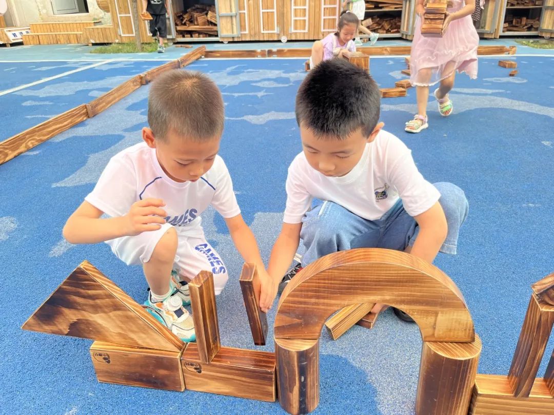 幼儿游戏价值与教师反思_幼儿园建构游戏案例分析_小班游戏专题小结