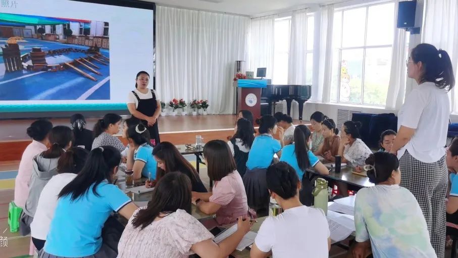 幼儿游戏价值与教师反思_幼儿园建构游戏案例分析_小班游戏专题小结