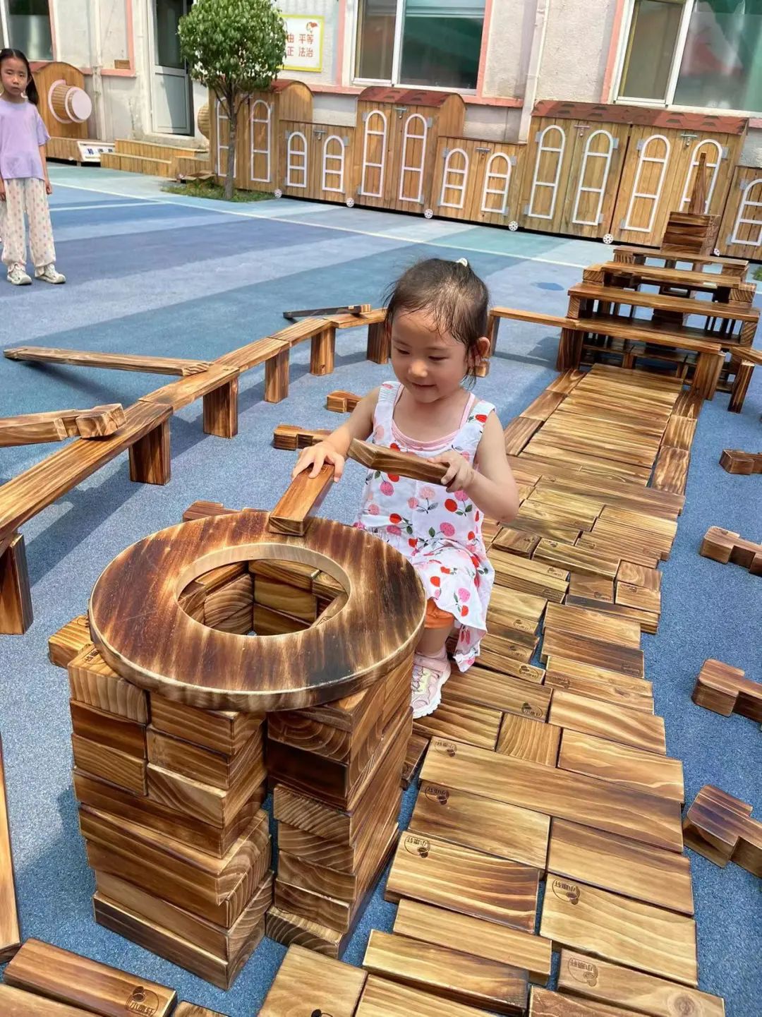 小班游戏专题小结_幼儿园建构游戏案例分析_幼儿游戏价值与教师反思