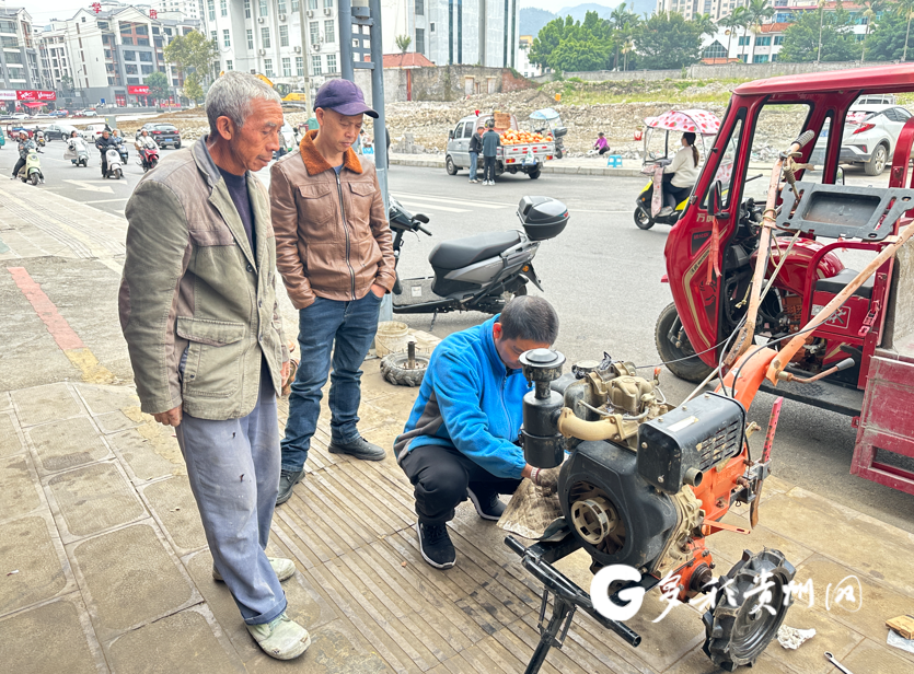 小型微耕机购买流程_贞丰秋冬种农机耕作_小型微耕机视频