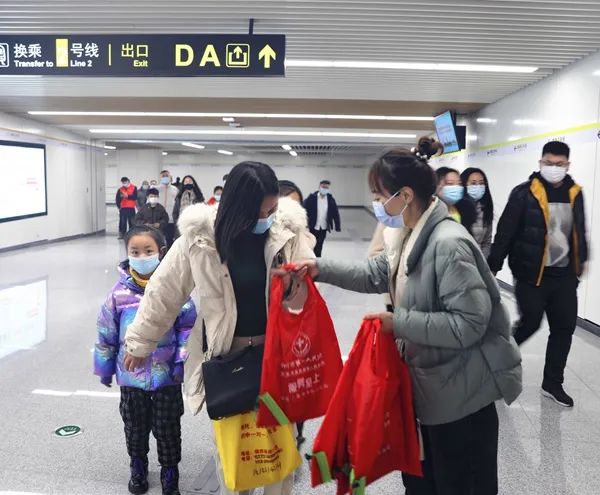 郑州地铁周末行车间隔调整_河南疫情最新防控措施_郑州晚报地铁报 生活 应用 app