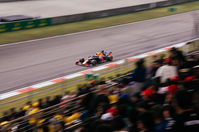 赛道作为技术极限的“压力测试场”,其价值在于推动民用技术的迭