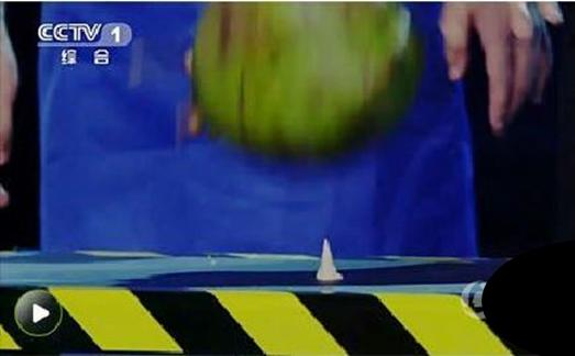 真正的以柔克刚啊！口香糖也能开椰子！神奇物理原理将被大量应用