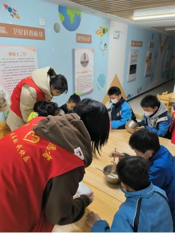 玉米淀粉非牛顿流体制作_非牛顿流体生活应用_非牛顿流体兴趣课堂