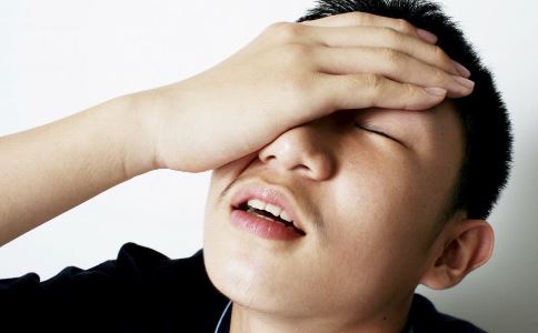 少年沉迷暴力网络游戏 少年沉迷网络游戏 沉迷网游的危害