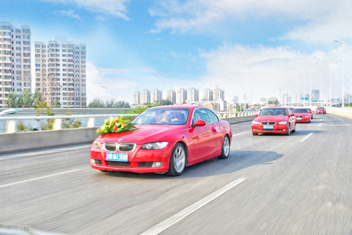 公交车乘坐安全技巧_牛顿第一定律生活应用_汽车惯性刹车距离