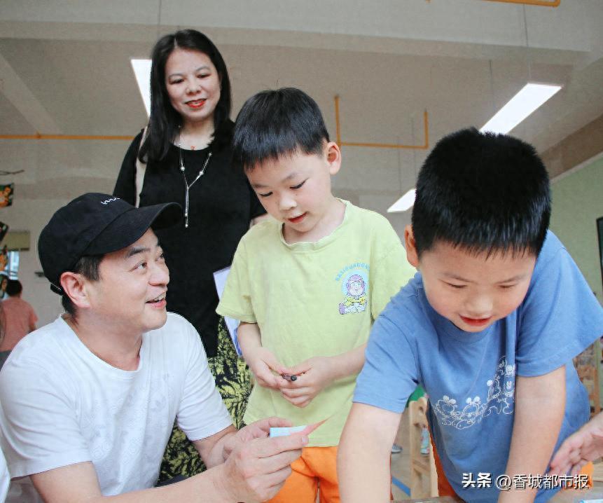 咸安区第八幼儿园(咸安区实验幼儿园分园）民间游戏+科学探究，点亮幼小衔接新路径