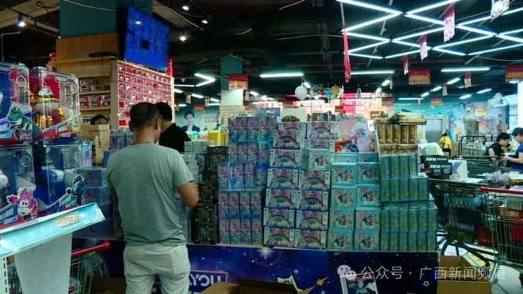 “小马宝莉”爆火！一张卡片卖10万元以上天价? 小学生为集卡“氪金”