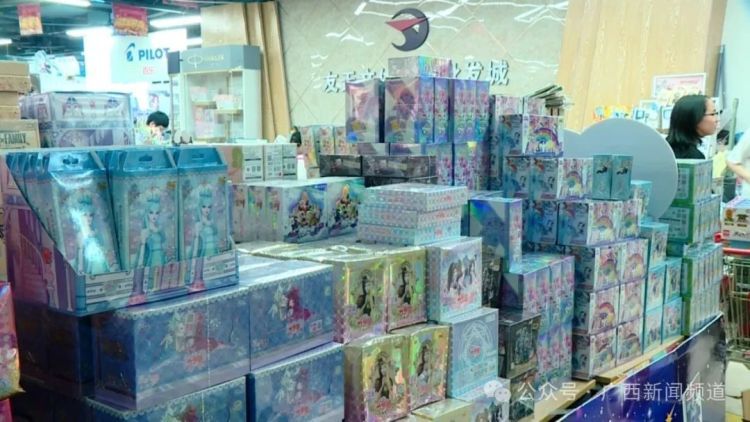 “小马宝莉”爆火!一张卡片卖10万元以上天价? 小学生为集卡“氪金”