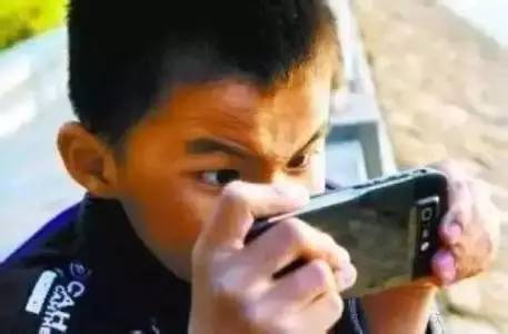 王者荣耀未成年人沉迷问题_王者荣耀低龄化玩家_沉迷游戏伤身新闻